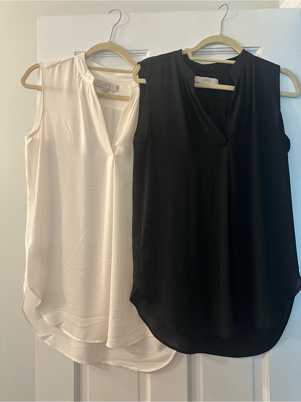 LOFT Black Sleeveless V-Neck Camisole Top